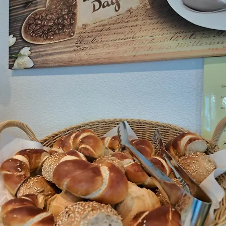 Yvonne רוסט
