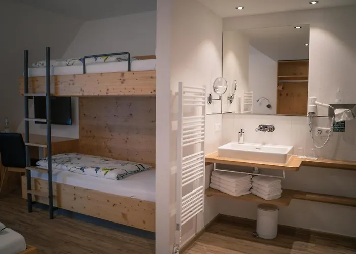 Гостевой дом Yvonne 4*